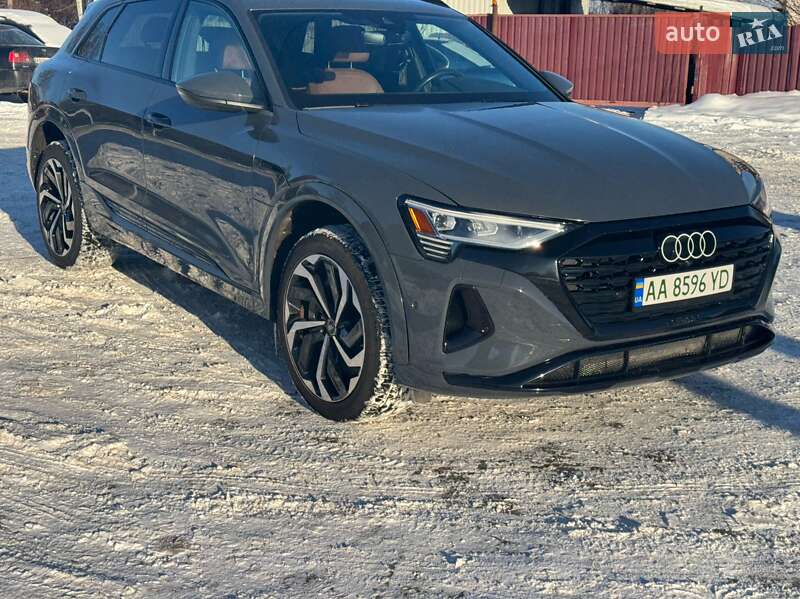 Внедорожник / Кроссовер Audi Q8 e-tron 2023 в Киеве