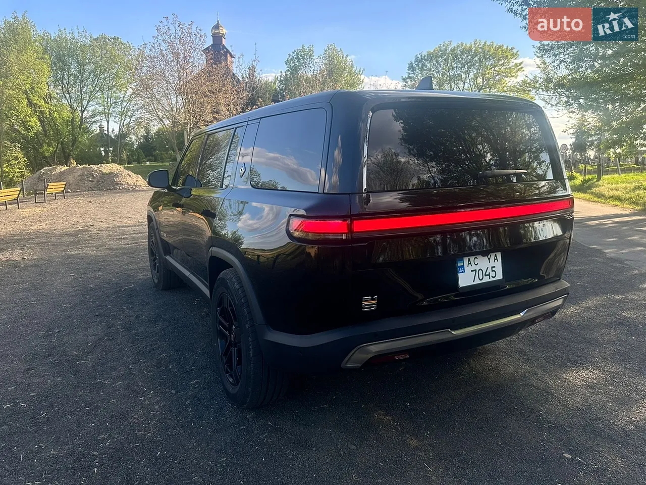 Rivian R1S 2023 photo 4