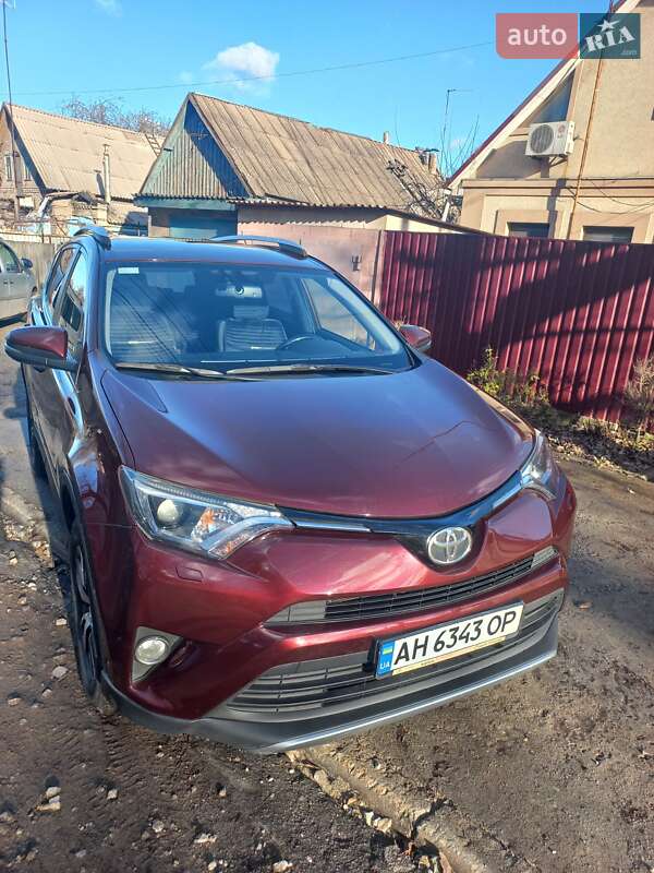 Внедорожник / Кроссовер Toyota RAV4 2017 в Запорожье
