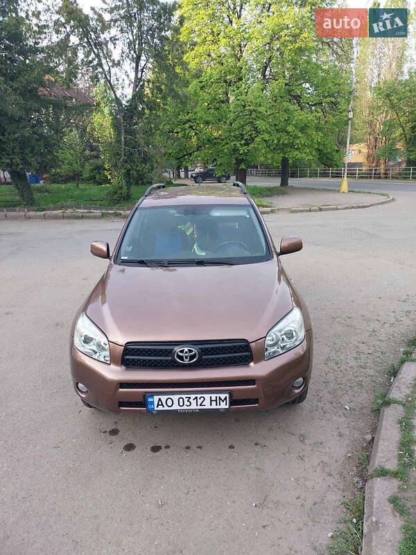 Внедорожник / Кроссовер Toyota RAV4 2007 в Ужгороде