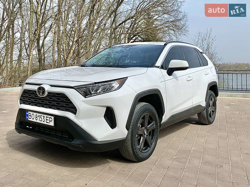 Внедорожник / Кроссовер Toyota RAV4 2020 в Тернополе