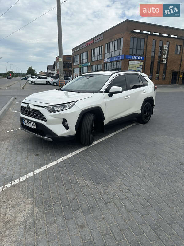 Позашляховик / Кросовер Toyota RAV4 2020 в Вінниці