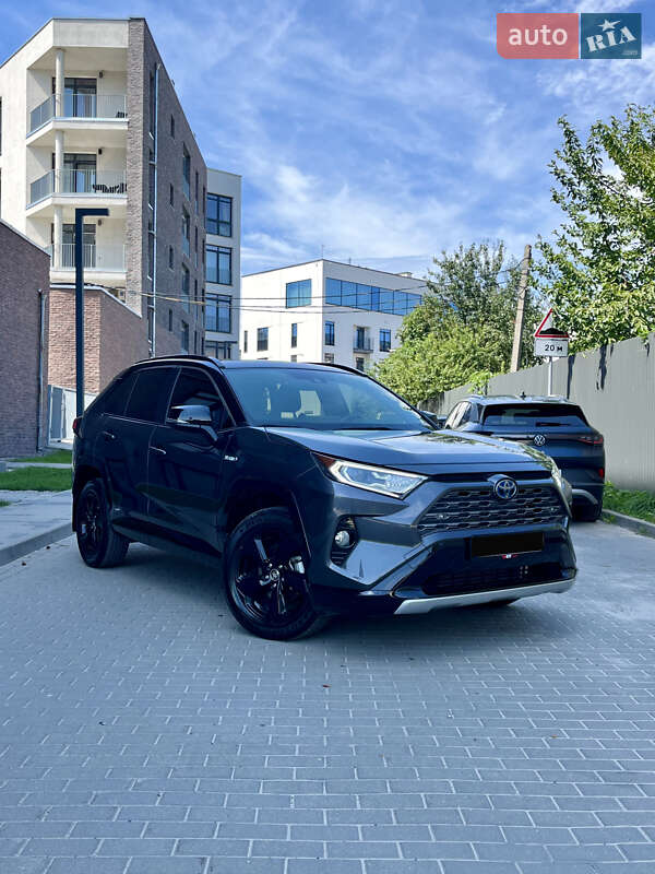 Внедорожник / Кроссовер Toyota RAV4 2021 в Львове