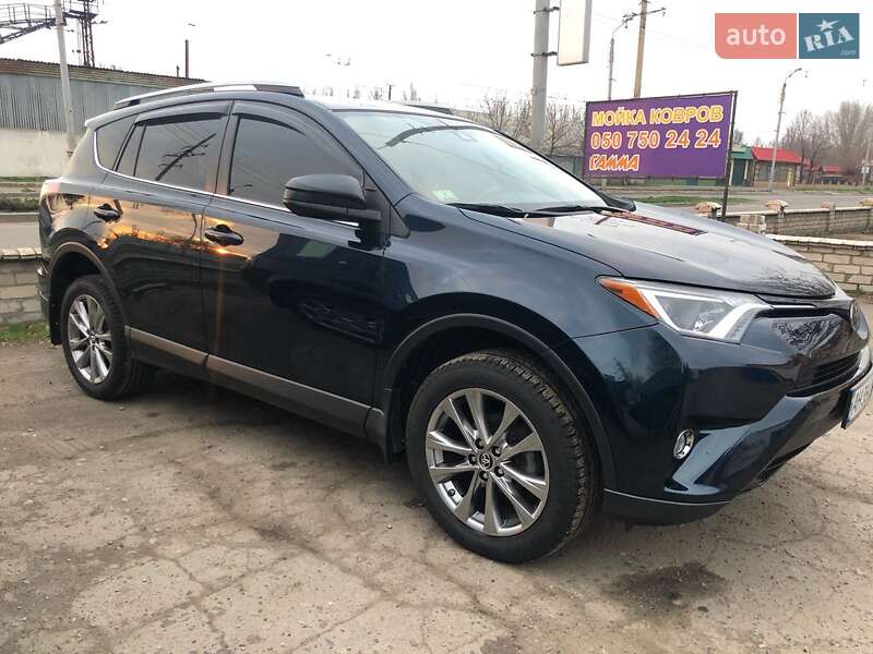 Внедорожник / Кроссовер Toyota RAV4 2016 в Киеве