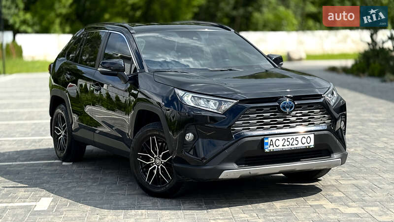 Внедорожник / Кроссовер Toyota RAV4 2021 в Луцке