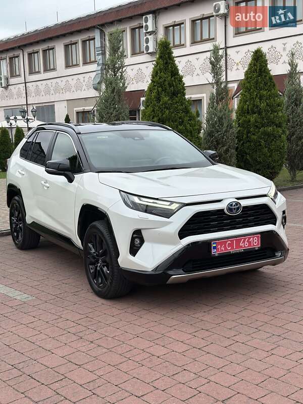 Внедорожник / Кроссовер Toyota RAV4 2022 в Стрые
