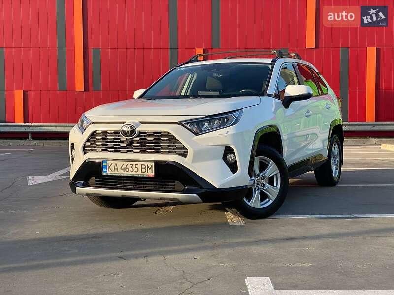 Внедорожник / Кроссовер Toyota RAV4 2020 в Киеве