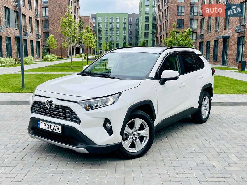 Внедорожник / Кроссовер Toyota RAV4 2019 в Киеве