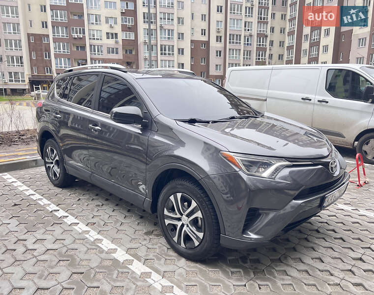 Внедорожник / Кроссовер Toyota RAV4 2016 в Киеве
