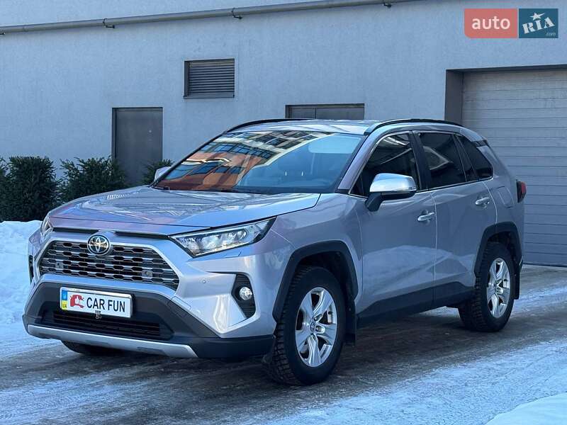 Позашляховик / Кросовер Toyota RAV4 2020 в Львові