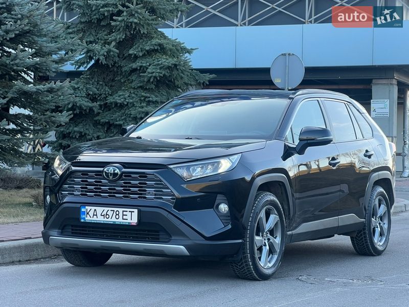 Внедорожник / Кроссовер Toyota RAV4 2021 в Киеве
