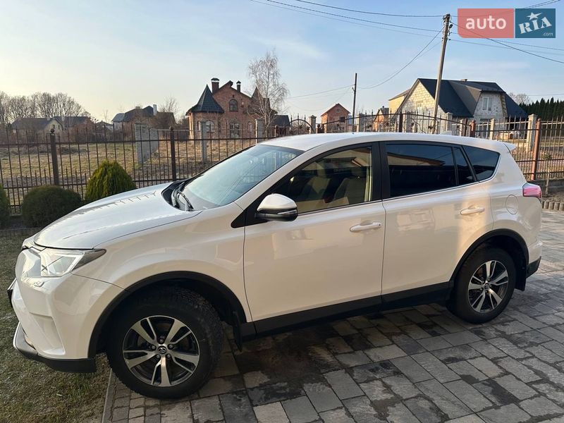 Внедорожник / Кроссовер Toyota RAV4 2017 в Дрогобыче