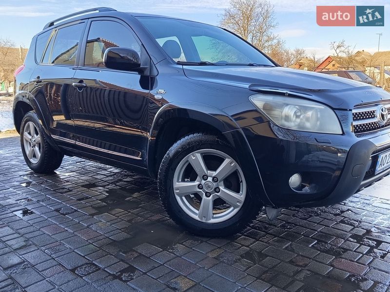 Внедорожник / Кроссовер Toyota RAV4 2009 в Лохвице