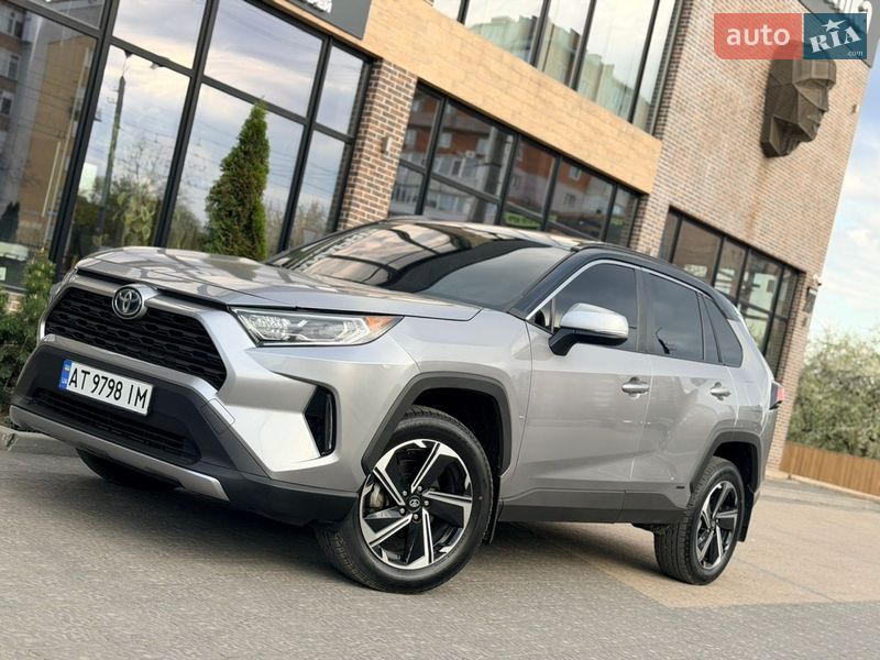 Внедорожник / Кроссовер Toyota RAV4 2020 в Ивано-Франковске
