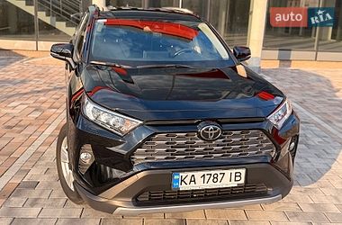 Позашляховик / Кросовер Toyota RAV4 2019 в Тячеві