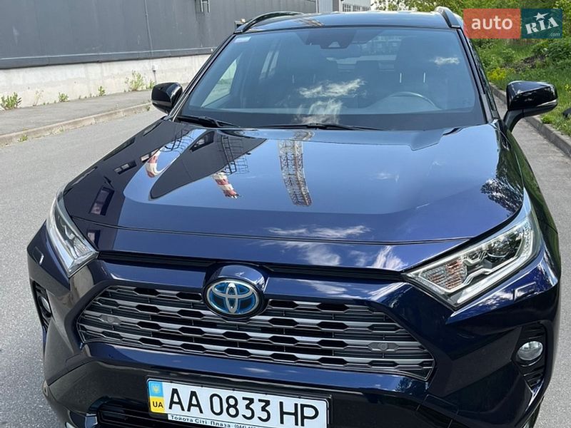 Внедорожник / Кроссовер Toyota RAV4 2019 в Киеве