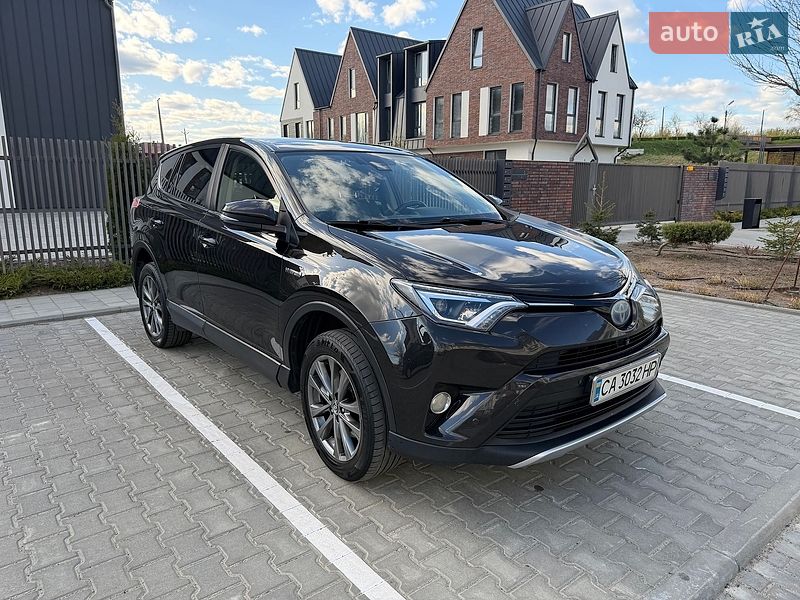 Внедорожник / Кроссовер Toyota RAV4 2015 в Умани