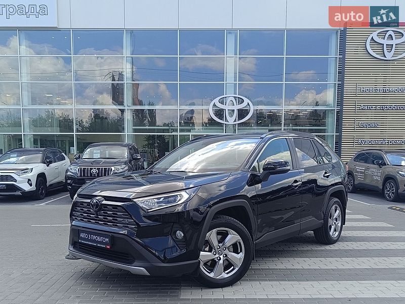 Внедорожник / Кроссовер Toyota RAV4 2018 в Киеве