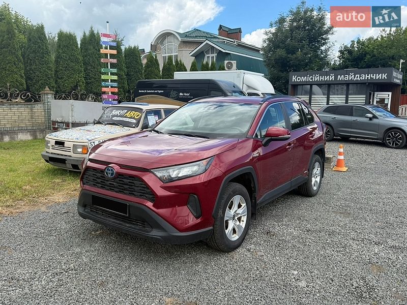 Внедорожник / Кроссовер Toyota RAV4 2021 в Хмельницком