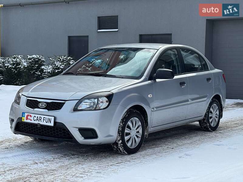 Седан Kia Rio 2011 в Львове