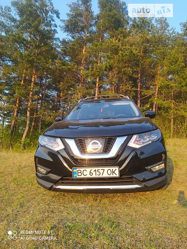 Позашляховик / Кросовер Nissan Rogue 2017 в Золочеві
