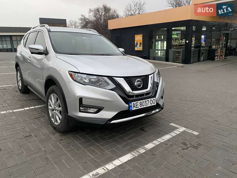 Внедорожник / Кроссовер Nissan Rogue 2017 в Каменском