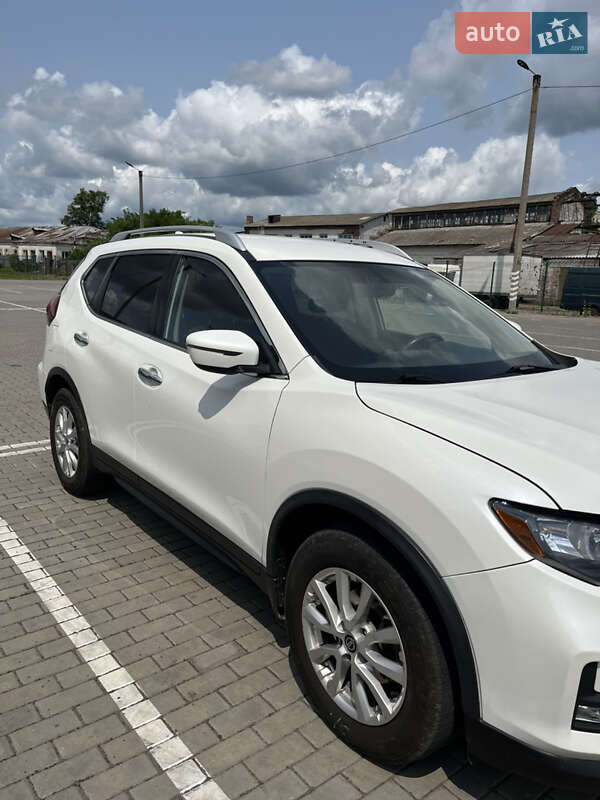 Внедорожник / Кроссовер Nissan Rogue 2018 в Ромнах