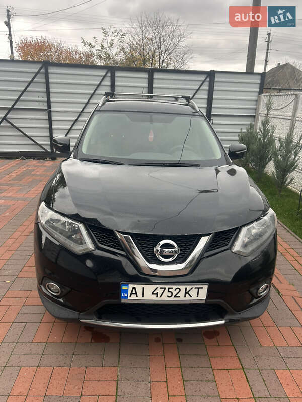 Внедорожник / Кроссовер Nissan Rogue 2015 в Золотоноше