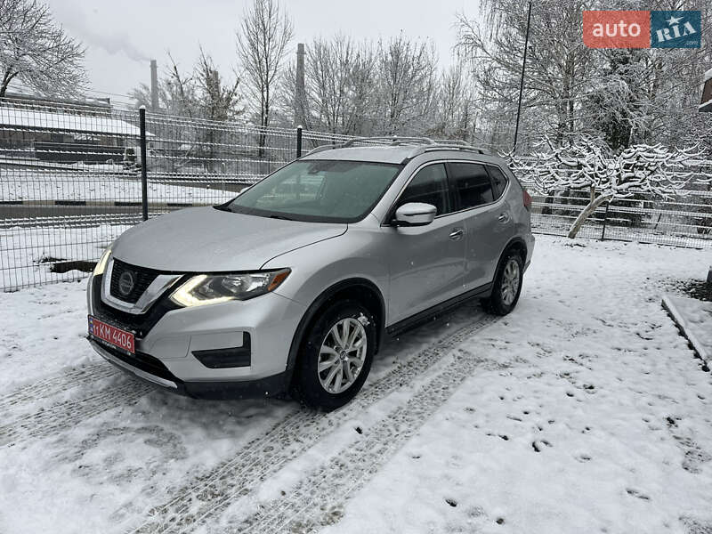 Внедорожник / Кроссовер Nissan Rogue 2019 в Черновцах