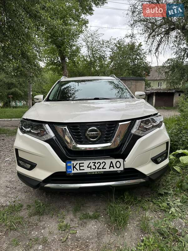 Внедорожник / Кроссовер Nissan Rogue 2018 в Каменском