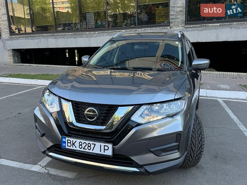 Внедорожник / Кроссовер Nissan Rogue 2017 в Ирпене
