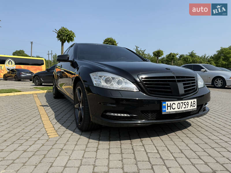 Седан Mercedes-Benz S-Class 2012 в Львове Седан Mercedes-Benz S-Class 2012 в Львове