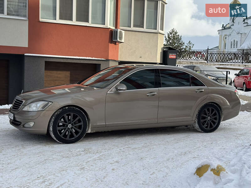 Седан Mercedes-Benz S-Class 2008 в Вараше Седан Mercedes-Benz S-Class 2008 в Вараше