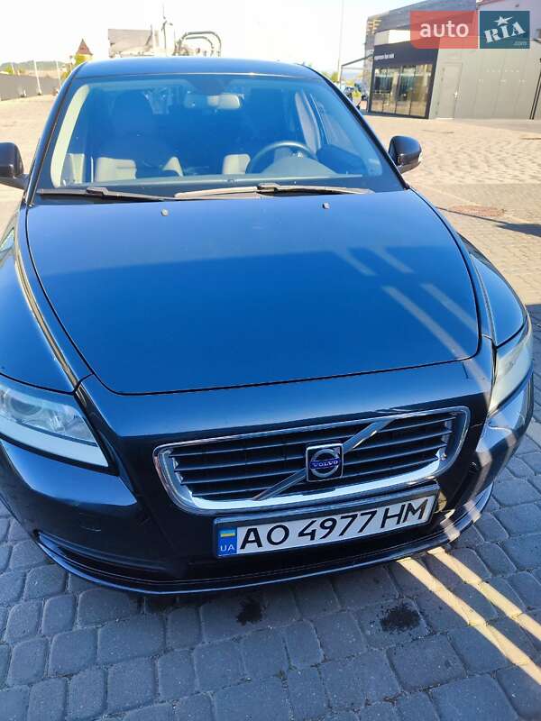 Седан Volvo S40 2010 в Мукачевому
