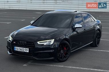 Седан Audi S4 2017 в Львові