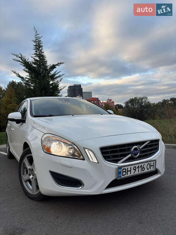 Седан Volvo S60 2012 в Беляевке