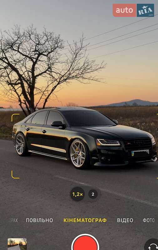 Седан Audi S8 2014 в Виноградове