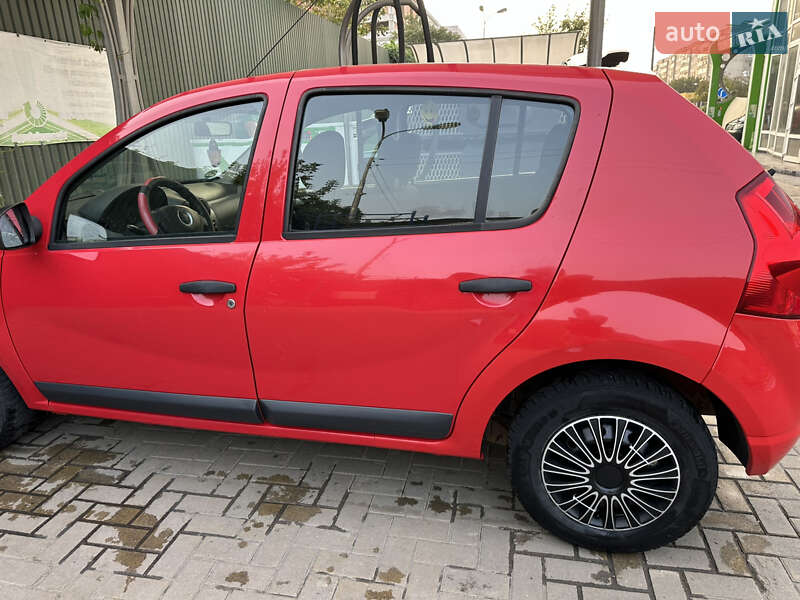 Хэтчбек Dacia Sandero 2009 в Хмельницком