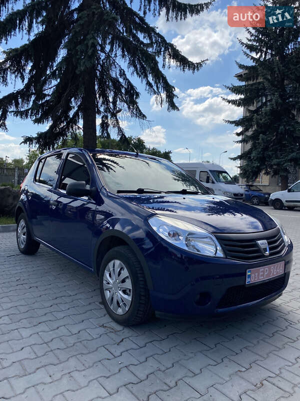 Хэтчбек Dacia Sandero 2009 в Колках