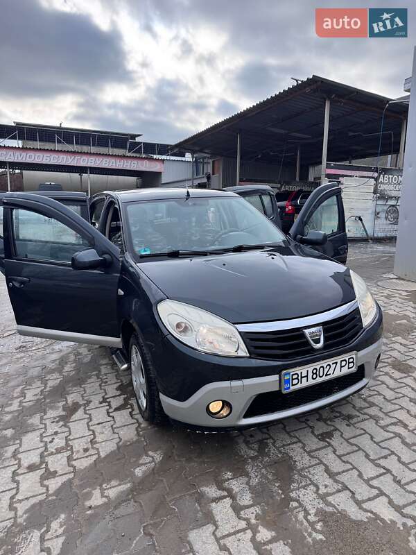 Хэтчбек Dacia Sandero 2012 в Герце
