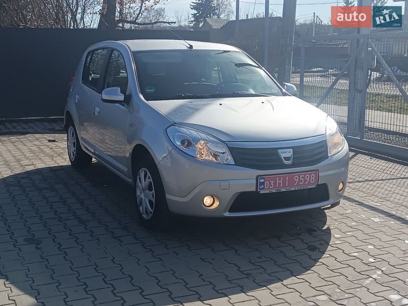 Хэтчбек Dacia Sandero 2008 в Красилове