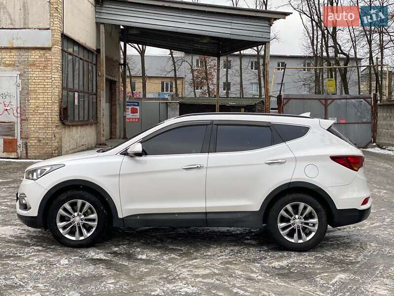 Внедорожник / Кроссовер Hyundai Santa FE 2016 в Киеве