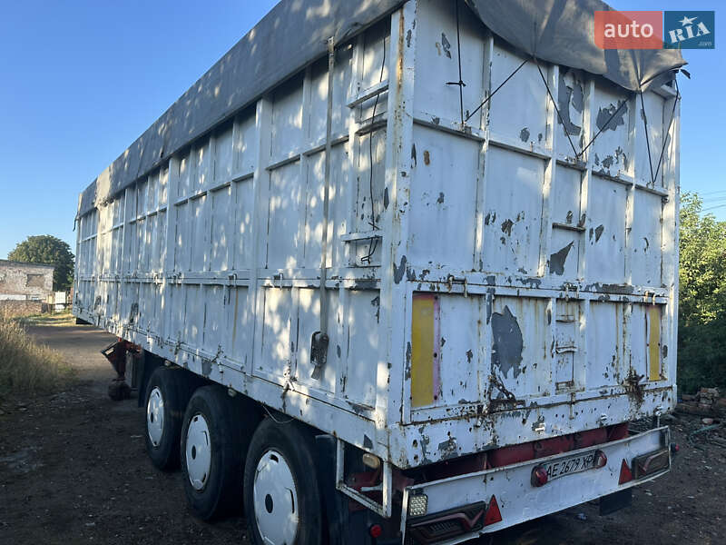 Зерновоз - напівпричіп Schmitz SCS 24 2001 в Іларіоновому Зерновоз - напівпричіп Schmitz SCS 24 2001 в Іларіоновому