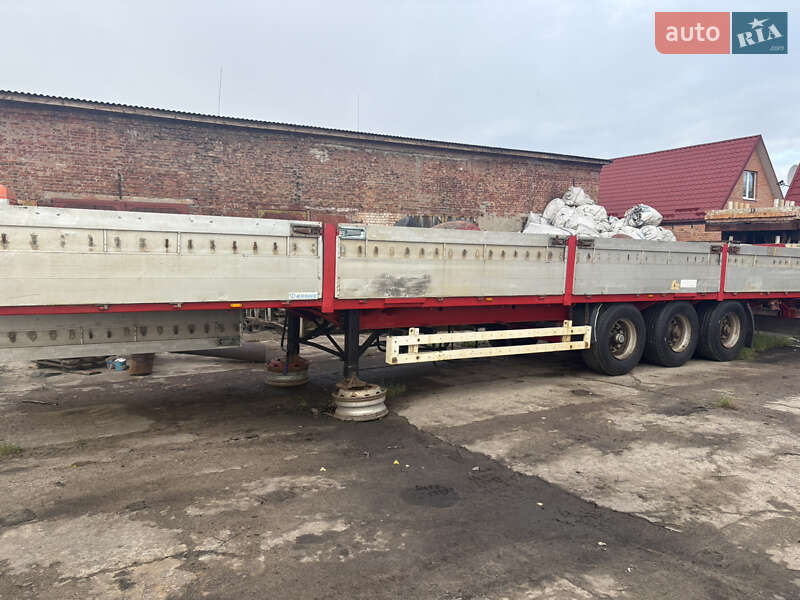 Бортовой полуприцеп Krone SDP 27 2003 в Сарнах