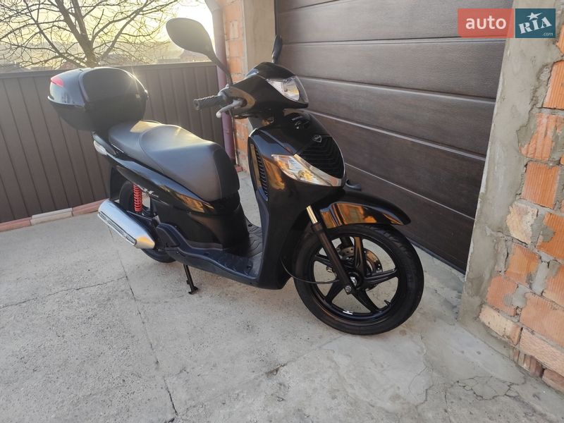 Грузовые мотороллеры, мотоциклы, скутеры, мопеды Honda SH 125 2009 в Черновцах Грузовые мотороллеры, мотоциклы, скутеры, мопеды Honda SH 125 2009 в Черновцах