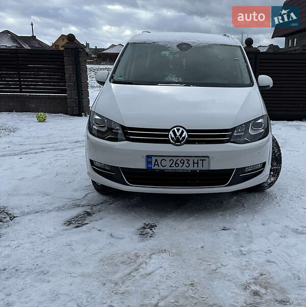 Минивэн Volkswagen Sharan 2012 в Цумани Минивэн Volkswagen Sharan 2012 в Цумани