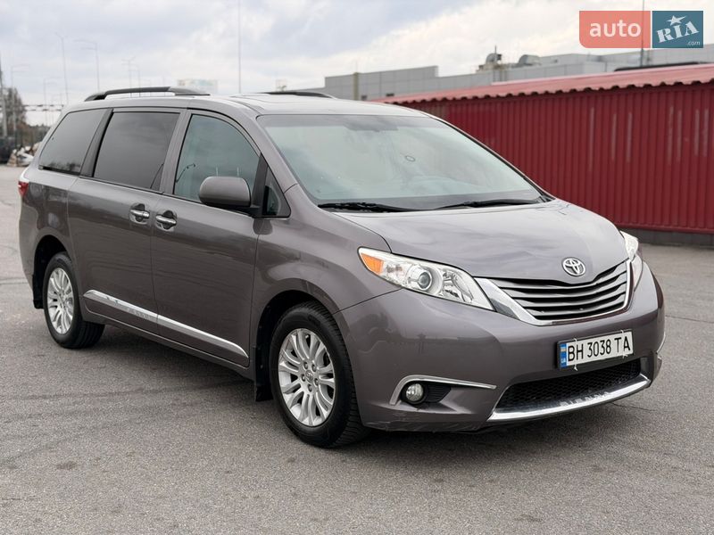 Минивэн Toyota Sienna 2015 в Киеве