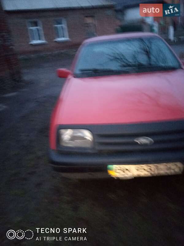 Лифтбек Ford Sierra 1985 в Ромнах