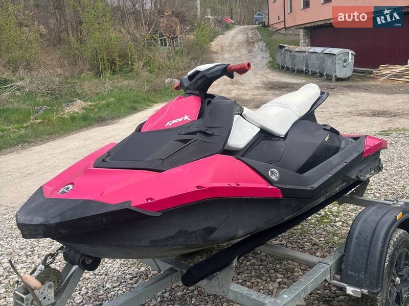 Гідроцикл туристичний BRP Spark 2014 в Кам'янець-Подільському