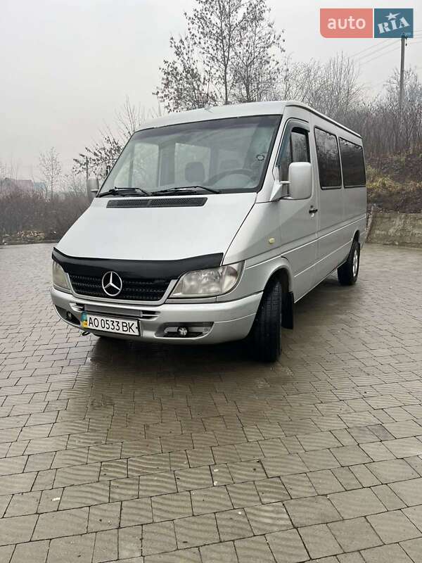 Микроавтобус Mercedes-Benz Sprinter 2004 в Сваляве Микроавтобус Mercedes-Benz Sprinter 2004 в Сваляве